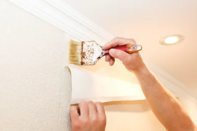 Pose de papier peint à Sarcé — revêtements muraux et toiles de verre